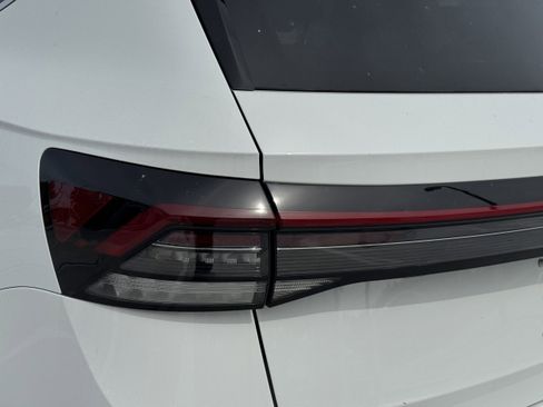 New 2025 Volkswagen Taos SE image 9