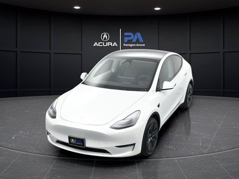 Used 2024 Tesla Model Y Long Range AWD/4WD image 32