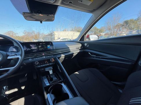 Used 2025 Hyundai Elantra SEL image 34