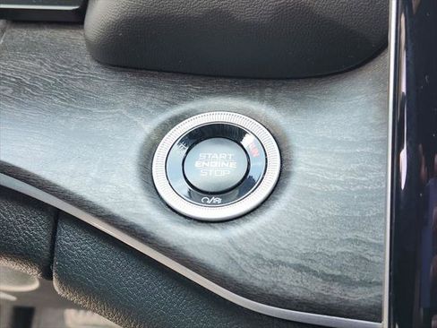 Certified 2025 Jeep Grand Cherokee Limited w/ Black Appearance Package image 32