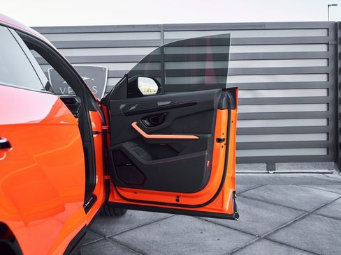 Used 2025 Lamborghini Urus SE image 21