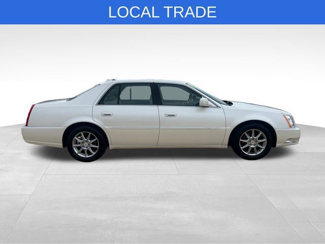 Used 2011 Cadillac DTS Luxury FWD image 7