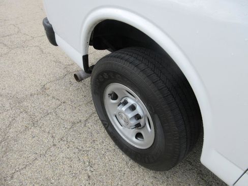 Used 2019 Chevrolet Express 2500 w/ Driver Convenience Package RWD image 15