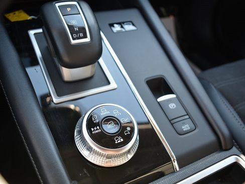 Used 2023 Mitsubishi Outlander SE image 17