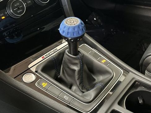 Used 2018 Volkswagen Golf R 4-Door image 26