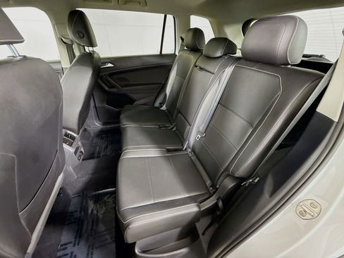 Used 2021 Volkswagen Tiguan SE w/ Panoramic Sunroof Package AWD/4WD image 20