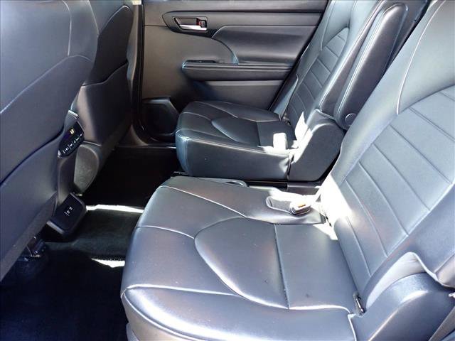 Used 2020 Toyota Highlander XLE AWD/4WD image 10