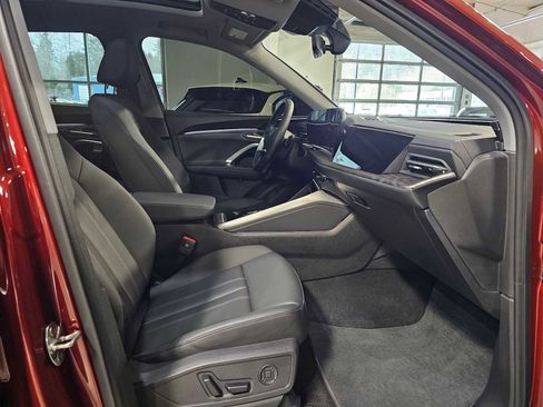 Used 2025 Audi Q5 Premium image 10