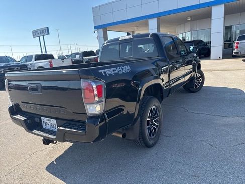 Used 2021 Toyota Tacoma TRD Sport image 3