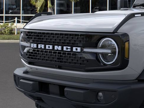 New 2026 Ford Bronco Outer Banks w/ Black Appearance Package AWD/4WD image 19