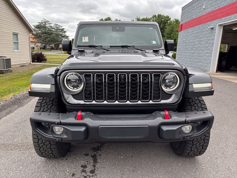 Used 2024 Jeep Gladiator Rubicon w/ Technology Group AWD/4WD image 6