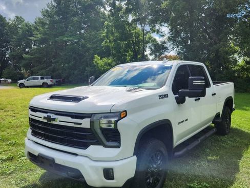 Used 2024 Chevrolet Silverado 2500 LTZ w/ LTZ Plus Package AWD/4WD image 5