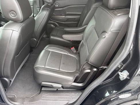 Used 2023 GMC Acadia SLT AWD/4WD image 11