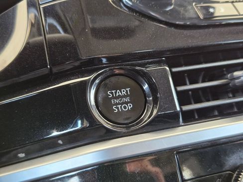 Used 2025 Nissan Pathfinder SL FWD image 20