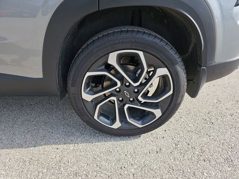 Used 2025 Chevrolet Trax RS w/ Driver Confidence Package image 38