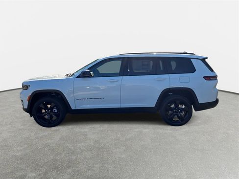 New 2025 Jeep Grand Cherokee L Altitude image 8