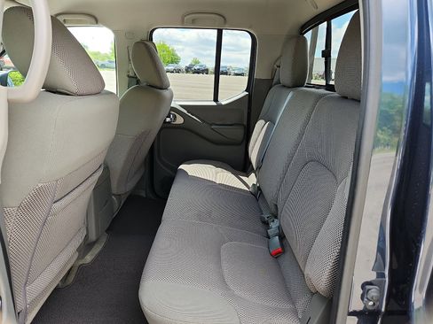 Used 2016 Nissan Frontier SV w/ SV Value Truck Package AWD/4WD image 10