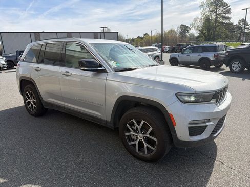 Used 2024 Jeep Grand Cherokee Limited w/ Luxury Tech Group II image 9