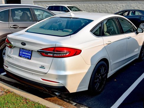 Used 2019 Ford Fusion SE FWD image 15