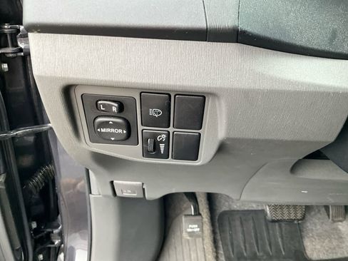 Used 2010 Toyota Prius Five image 21