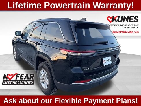 Used 2023 Jeep Grand Cherokee Laredo image 7