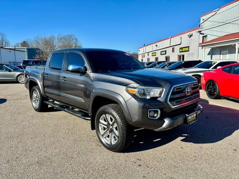 Used 2017 Toyota Tacoma Limited image 3