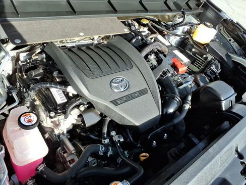 Used 2023 Toyota Highlander L image 13