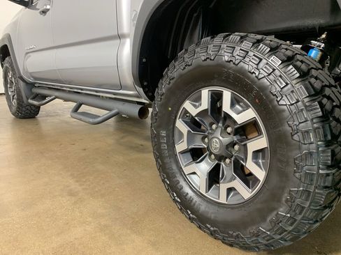 Used 2020 Toyota Tacoma TRD Off-Road w/ Technology Package AWD/4WD image 14