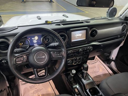Used 2022 Jeep Gladiator Sport AWD/4WD image 16