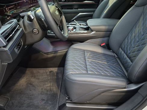 Used 2025 Cadillac Escalade IQ Sport 1 w/ Smart Trailering package image 36