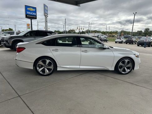 Used 2018 Honda Accord Touring image 4