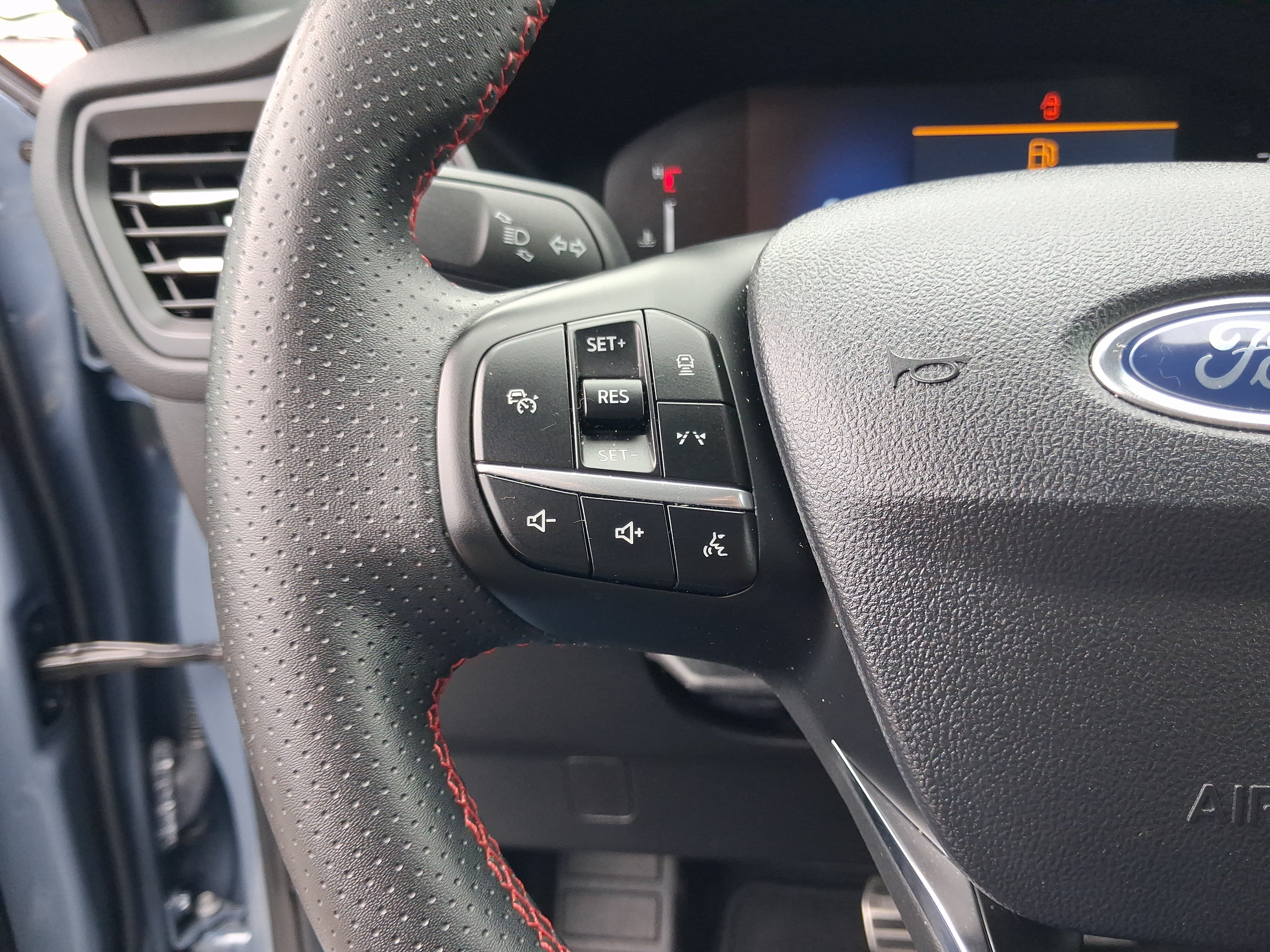 Used 2024 Ford Escape ST-Line w/ Tech Pack #1 FWD image 17