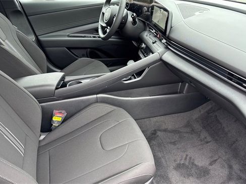 New 2025 Hyundai Elantra SEL image 15