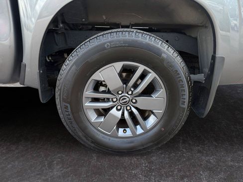 Used 2025 Nissan Frontier SV AWD/4WD image 15