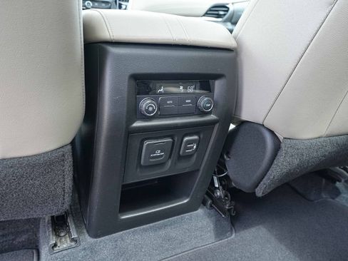 Used 2022 Chevrolet Traverse LT w/ LT Premium Package AWD/4WD image 20
