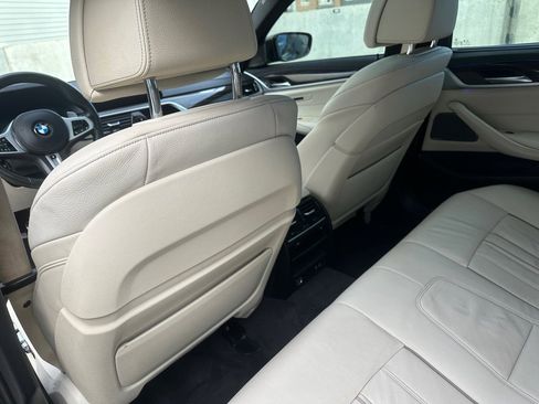 Used 2020 BMW M550i xDrive w/ Dynamic Handling Package image 19