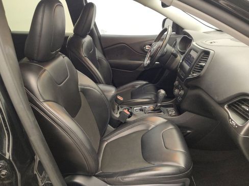 Used 2019 Jeep Cherokee Latitude Plus w/ Comfort/Convenience Group image 21