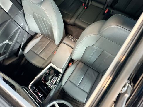 Used 2025 Audi Q5 Premium w/ Convenience Package image 19