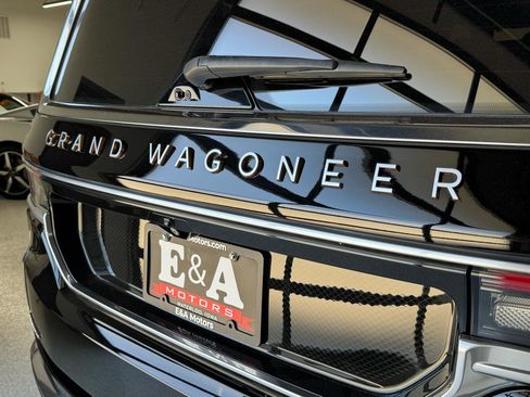 Used 2022 Jeep Grand Wagoneer Series III AWD/4WD image 25
