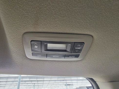 Used 2013 Toyota Sienna XLE FWD image 38