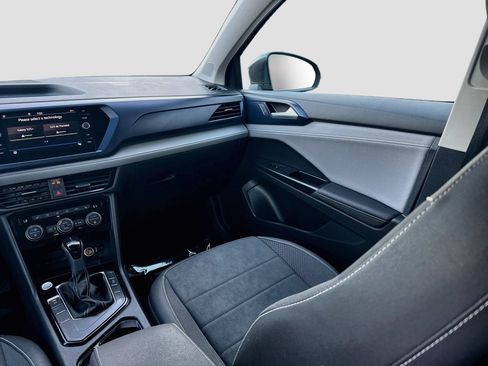 Certified 2024 Volkswagen Taos SE FWD image 21