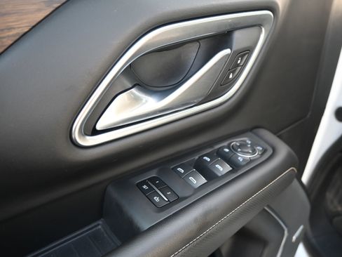 Used 2021 Chevrolet Tahoe Premier w/ Premium Package image 17