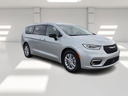 New 2026 Chrysler Pacifica Select image 7
