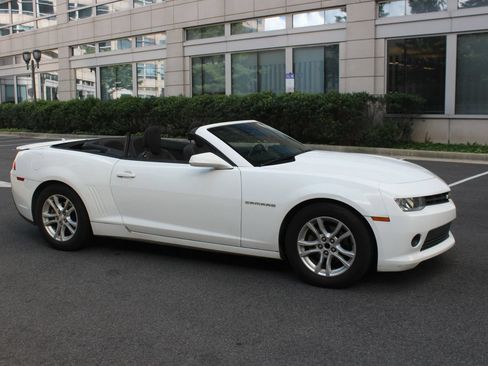 Used 2015 Chevrolet Camaro LT RWD image 2