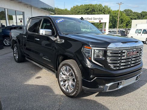 Used 2023 GMC Sierra 1500 Denali w/ Denali Reserve Package AWD/4WD image 3