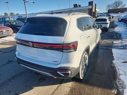 New 2026 Volkswagen Taos SE AWD/4WD image 7
