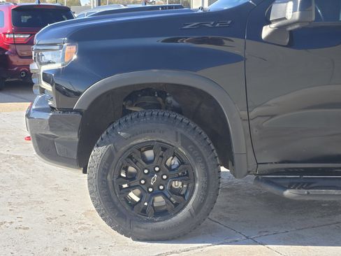 Used 2024 Chevrolet Silverado 1500 ZR2 w/ Technology Package image 9