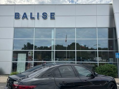 Used 2019 Alfa Romeo Giulia Ti Sport w/ Quick Order Package 22S Sport AWD/4WD image 5