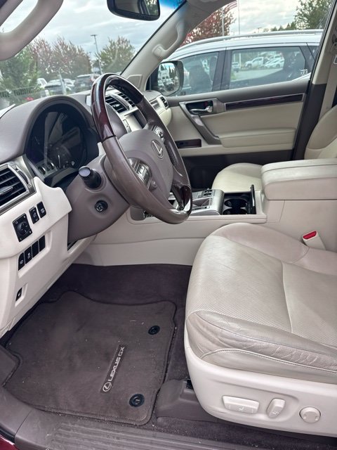Used 2019 Lexus GX 460 Premium w/ Premium Package AWD/4WD image 10
