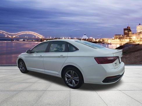 Certified 2024 Volkswagen Jetta SE FWD image 3